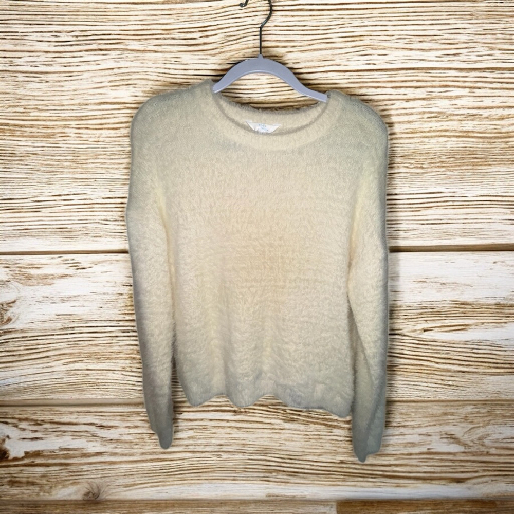 Women's Time And Tru Cream Fluffy Crew Neck Sweater M